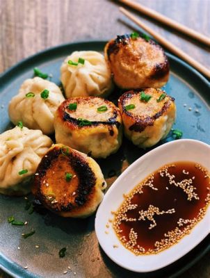  Sheng Jian Bao: Genießen Sie die knusprige Grundlage und die saftige Füllung dieser Zhoushan Spezialität!